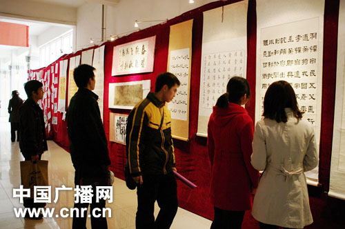 中国广播网：郑州高校艺术作品展开幕　“清明上河图”以假乱真